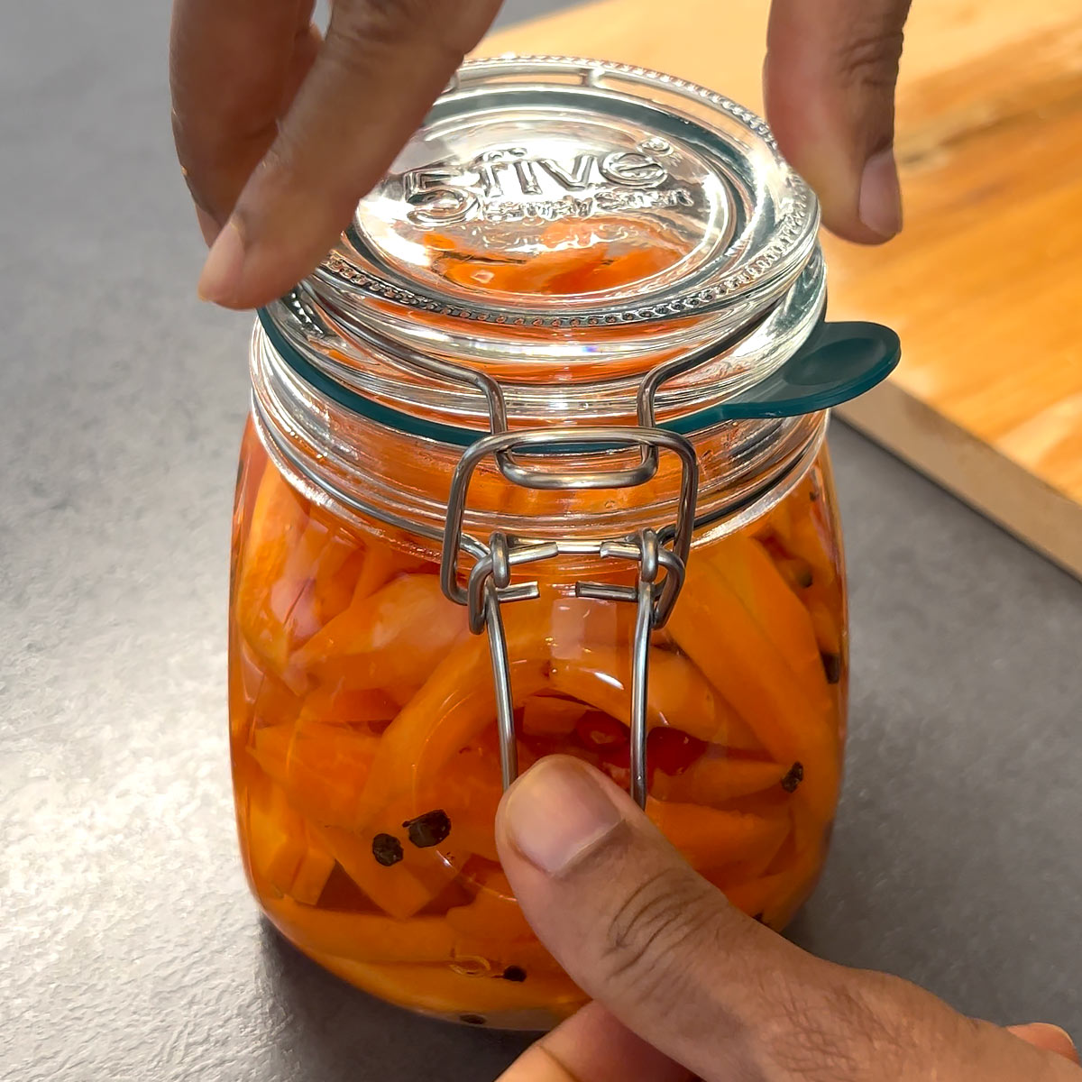 close the carrot pickle jar
