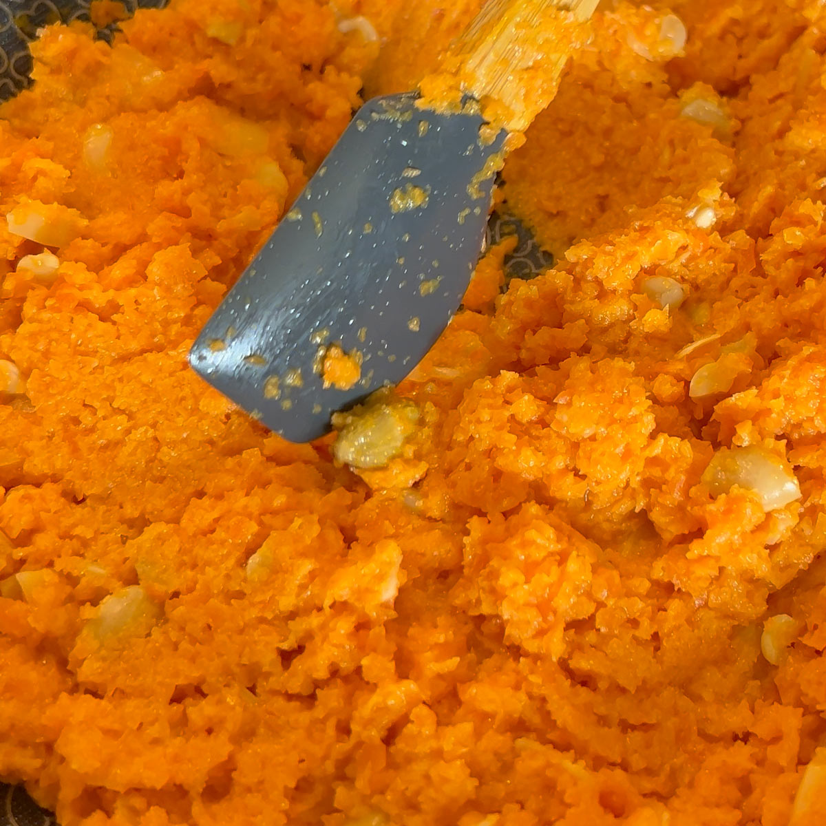 discard the green cardamom pod