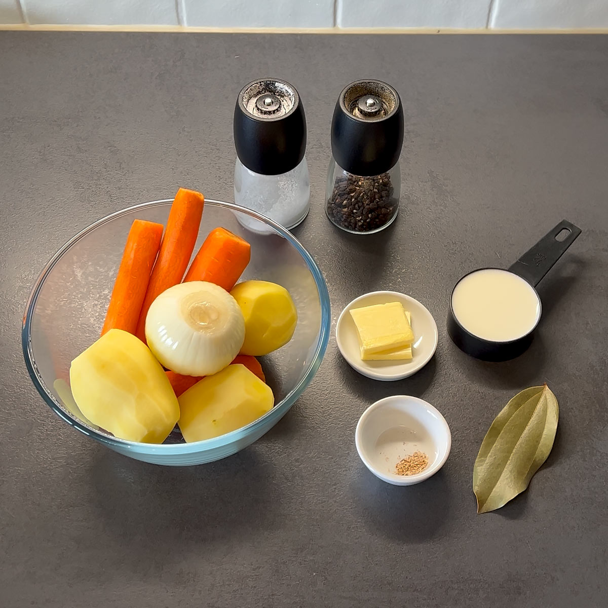 Hutspot (Dutch Mashed Potatoes with Carrots and Onions) ingredients